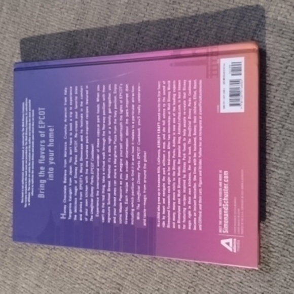 📒📓Ashley Craft--The Unofficial Disney Parks EPCOT Cookbook - Picture 3 of 3